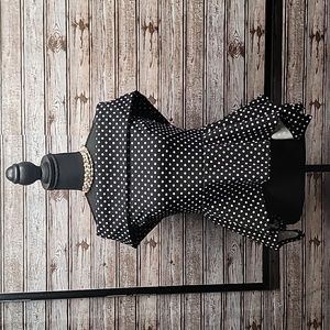 Revamped top polka dots. Size M. Off shoulders.